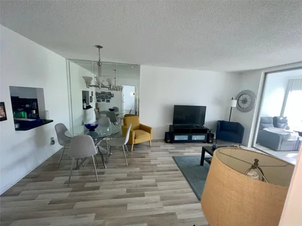 $1,500 | 5860 Northwest 64th Avenue, Unit 206, Fort Lauderdale, FL 33319