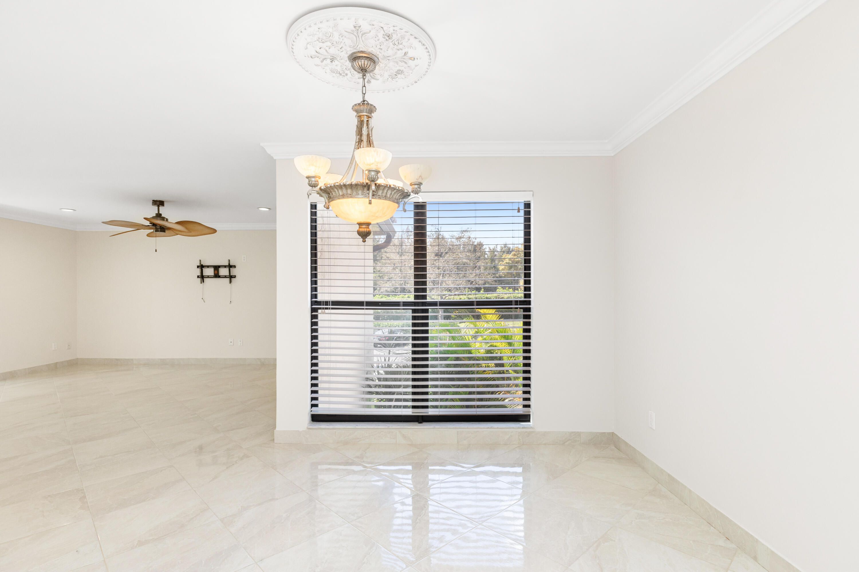 21851 Arriba Real, Unit L Boca Raton, FL 33433 - Photo 14 of 63 Dining area Impact window