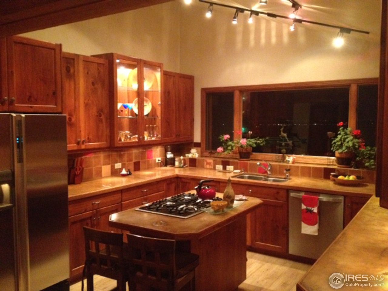 3262 Nebo Road Boulder, CO 80302 - Photo 5 of 24 a kitchen with a sink and cabinets