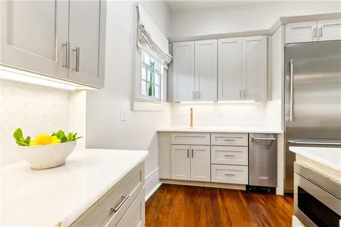 $1,895,000 | 520 Burgundy Street, New Orleans, LA 70112