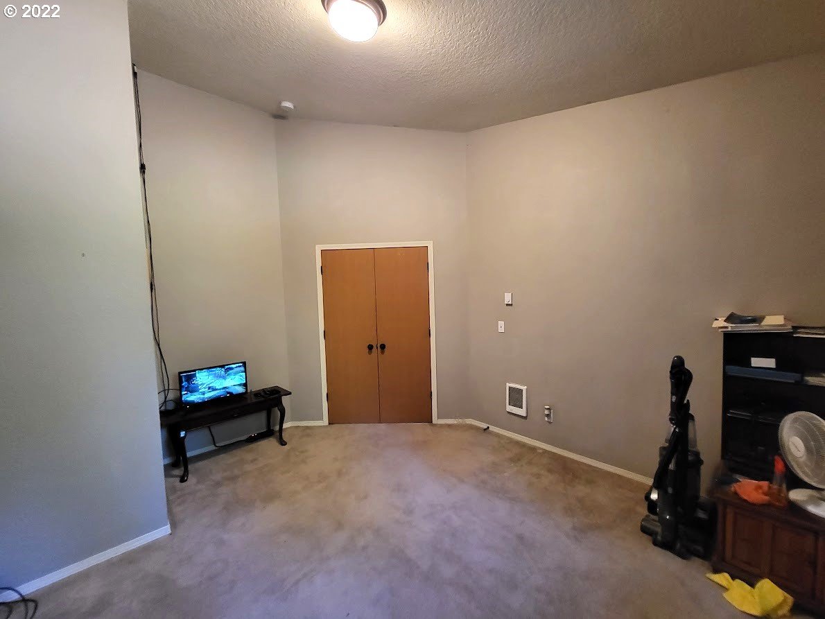 39494 Row River Road Dorena, OR 97434 - Photo 14 of 29 Gallery Image 14