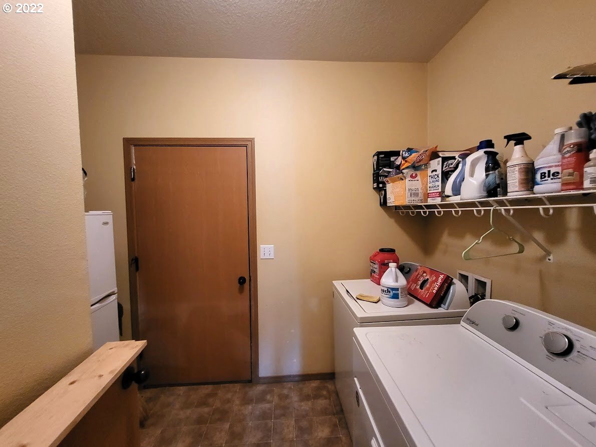 39494 Row River Road Dorena, OR 97434 - Photo 17 of 29 Gallery Image 17