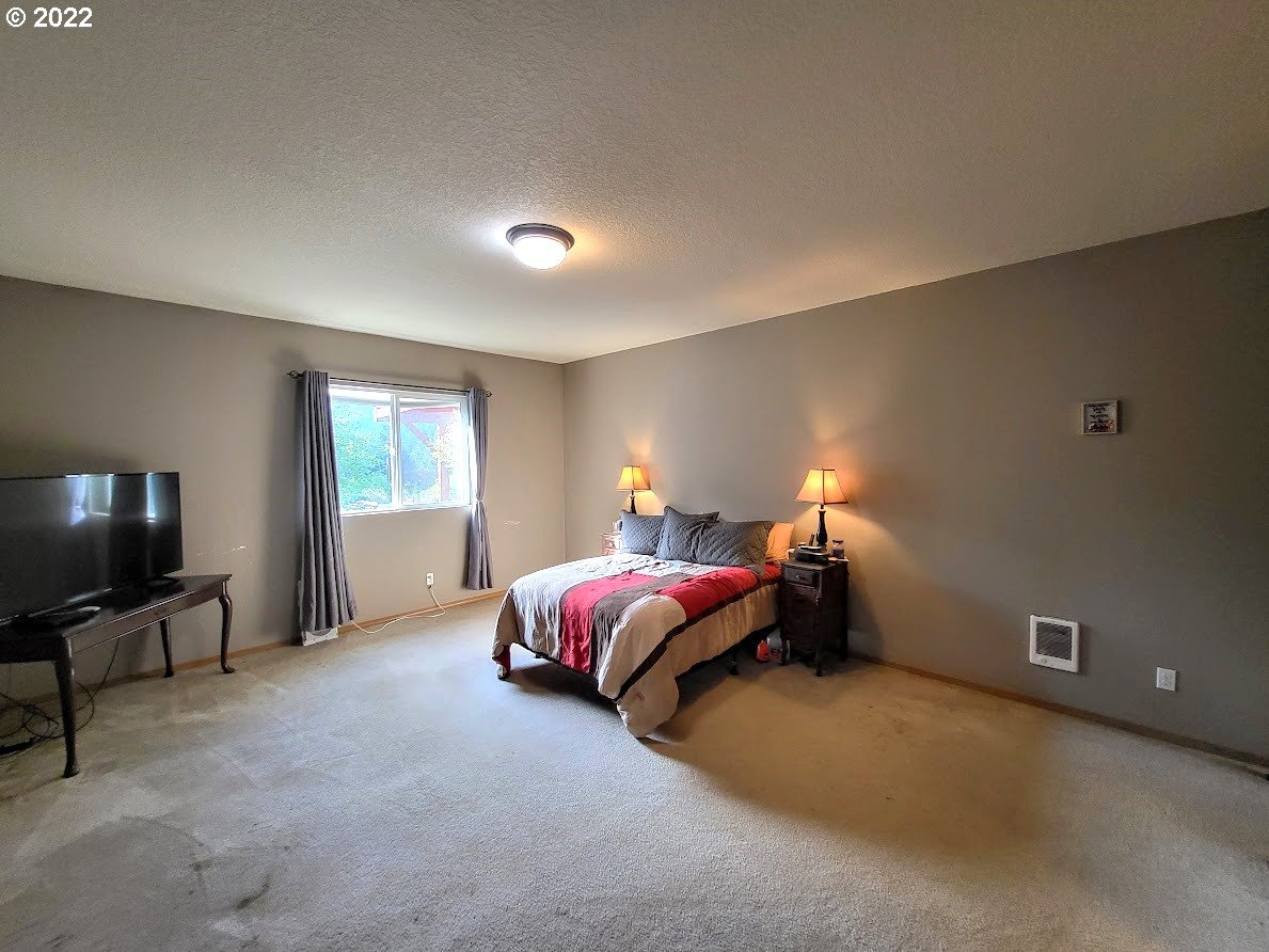 39494 Row River Road Dorena, OR 97434 - Photo 9 of 29 Gallery Image 9