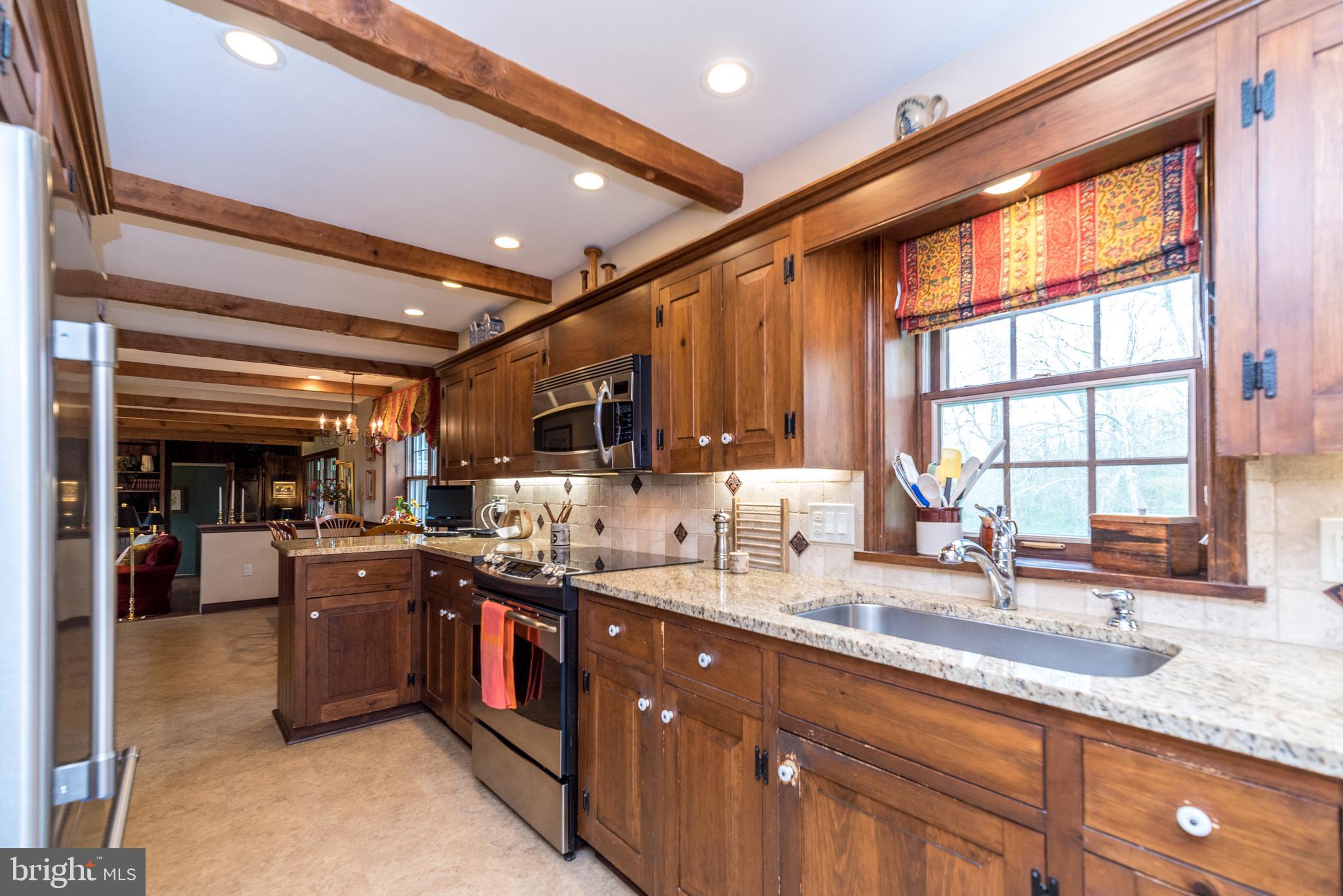152 Wilkshire Road Doylestown, PA 18901 - Photo 8 of 61 Country Kitchen with Farmhouse sink