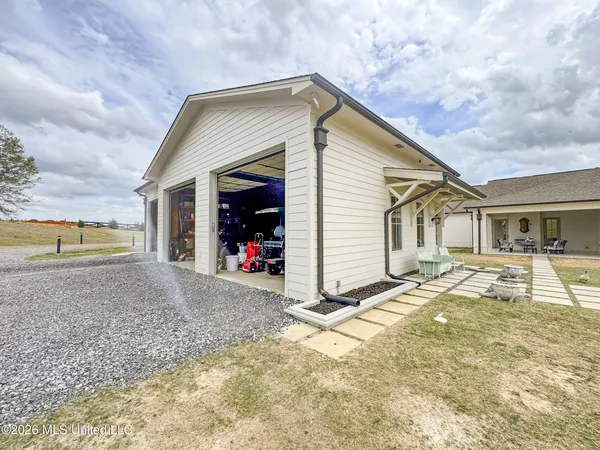 $1,395,000 | 23057 Ms-6, Batesville, MS 38606