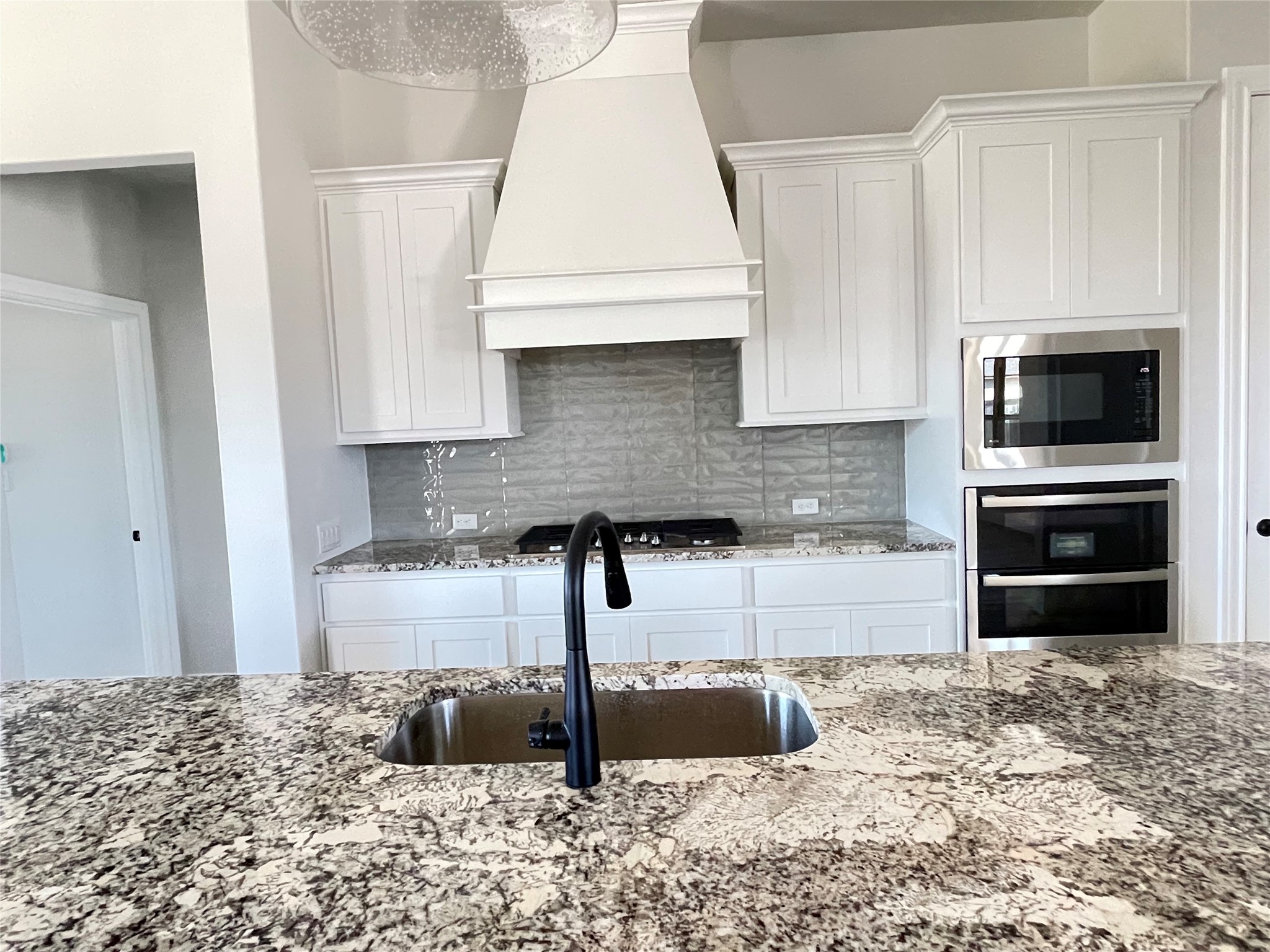 104 Creek Point Drive Georgetown, TX 78628 - Photo 7 of 18