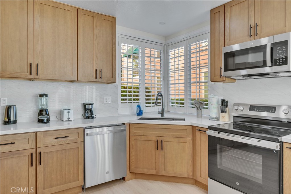 21 Lakefront Irvine, CA 92604 - Photo 8 of 39