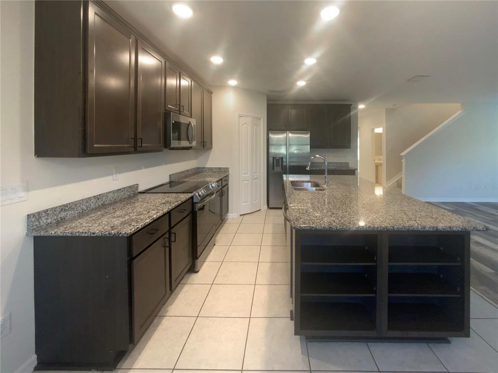 9611 Pantera Loop Weeki Wachee, FL 34613 - Photo 2 of 43