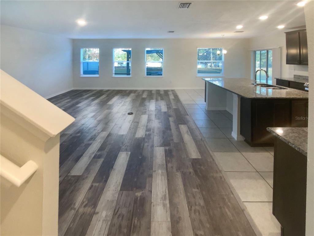 9611 Pantera Loop Weeki Wachee, FL 34613 - Photo 3 of 43