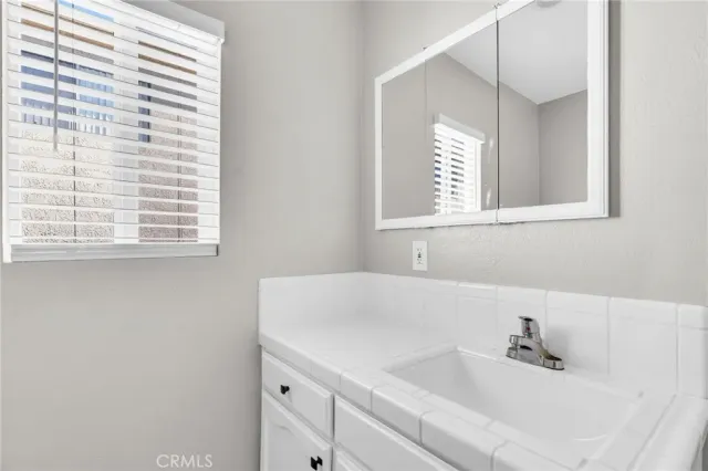 $1,995 | 5828 Whitsett Avenue, Valley Village, CA 91607