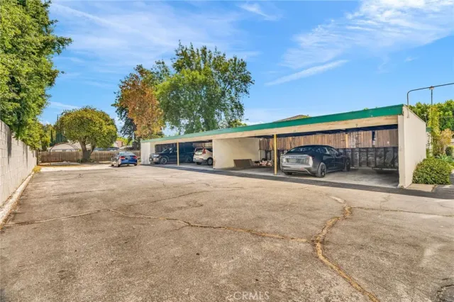 $1,995 | 5828 Whitsett Avenue, Valley Village, CA 91607