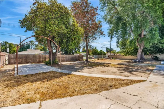 $1,995 | 5828 Whitsett Avenue, Valley Village, CA 91607