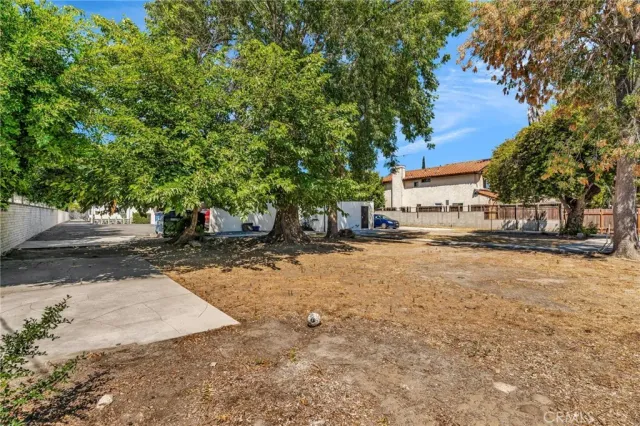 $1,995 | 5828 Whitsett Avenue, Valley Village, CA 91607