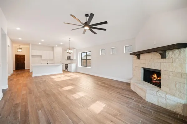 $2,450 | 618 Kyle Drive, Tioga, TX 76271