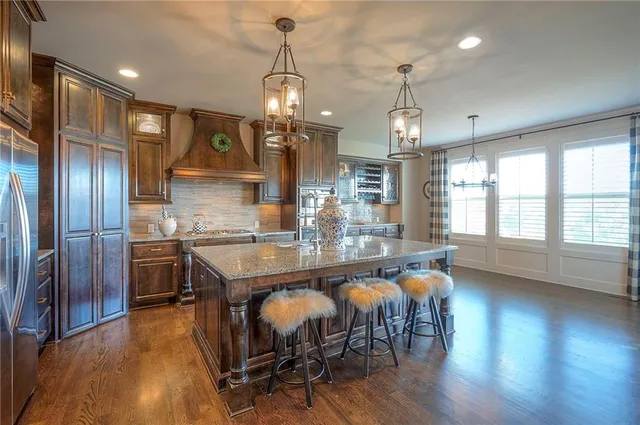 $935,000 | 3301 West 157th Street, Overland Park, KS 66224