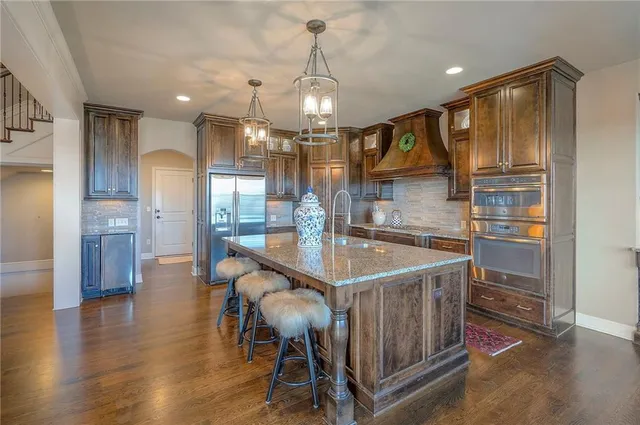 $935,000 | 3301 West 157th Street, Overland Park, KS 66224