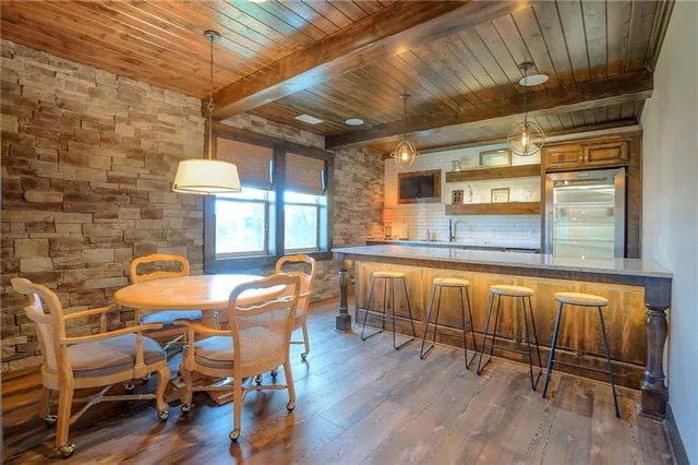 $935,000 | 3301 West 157th Street, Overland Park, KS 66224