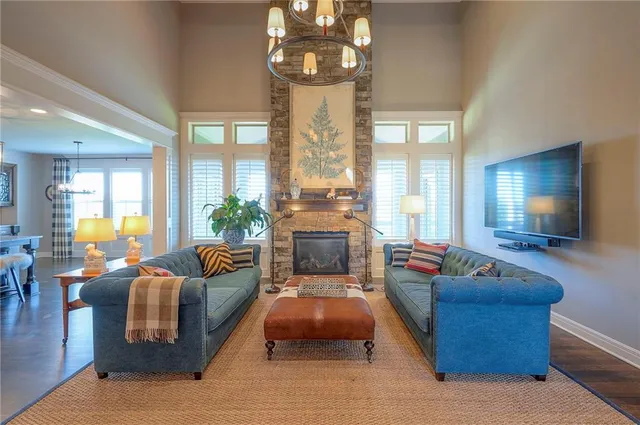 $935,000 | 3301 West 157th Street, Overland Park, KS 66224