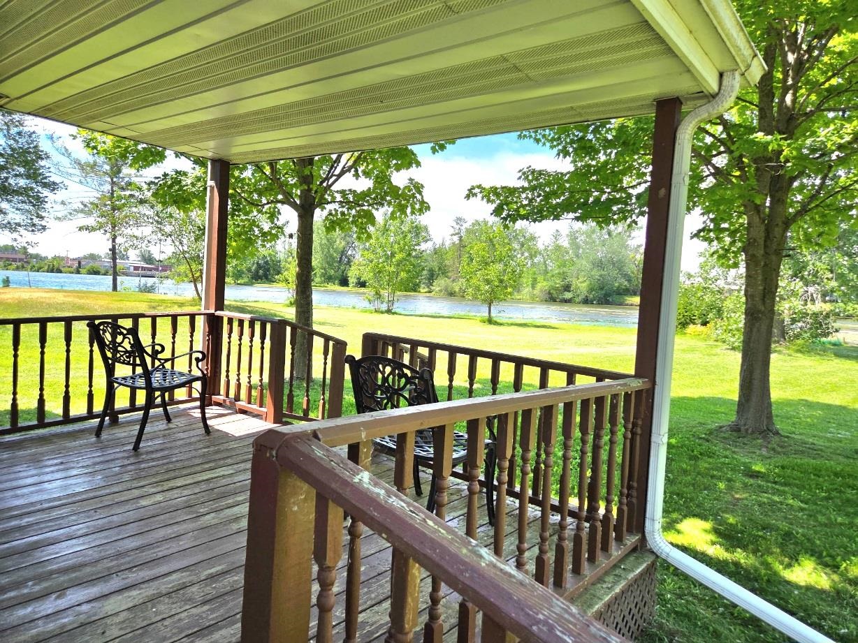 101 Riverside Drive Beaverton, MI 48612 - Photo 4 of 26