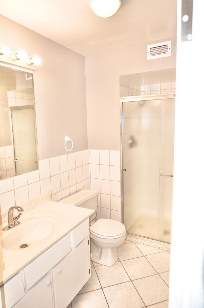 6007 North Sheridan Road, Unit 32D Chicago, IL 60660 - Photo 14 of 20 a bathroom with a sink a toilet and shower