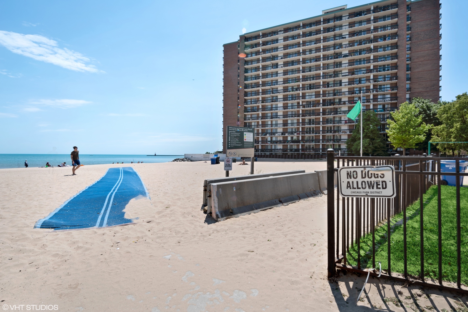6007 North Sheridan Road, Unit 32D Chicago, IL 60660 - Photo 2 of 20 a view of balcony with outdoor space