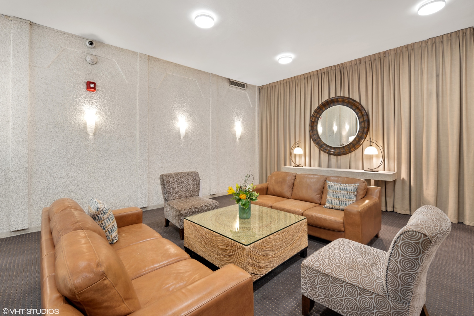 6007 North Sheridan Road, Unit 32D Chicago, IL 60660 - Photo 4 of 20 a living room with furniture and a window
