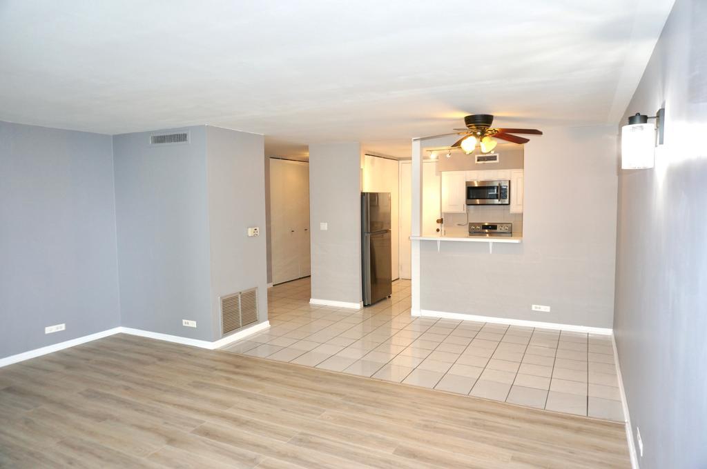 6007 North Sheridan Road, Unit 32D Chicago, IL 60660 - Photo 9 of 20 a view of an empty room