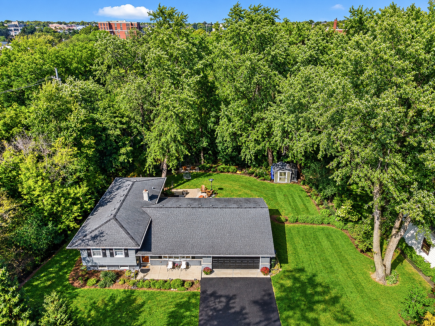 21 East Hillside Road Naperville, IL 60540 - Photo 3 of 28 Gallery Image 3