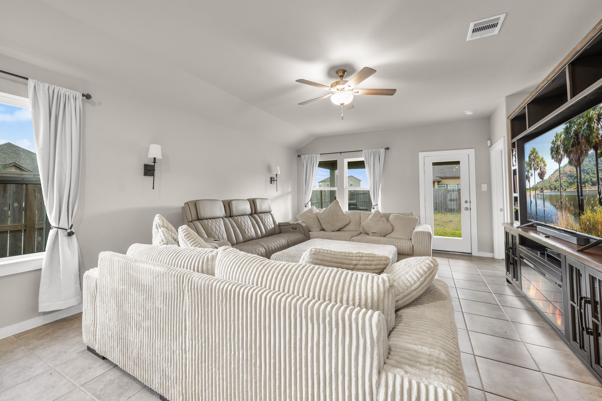 1326 Taft Pt Lane Rosharon, TX 77583 - Photo 15 of 39