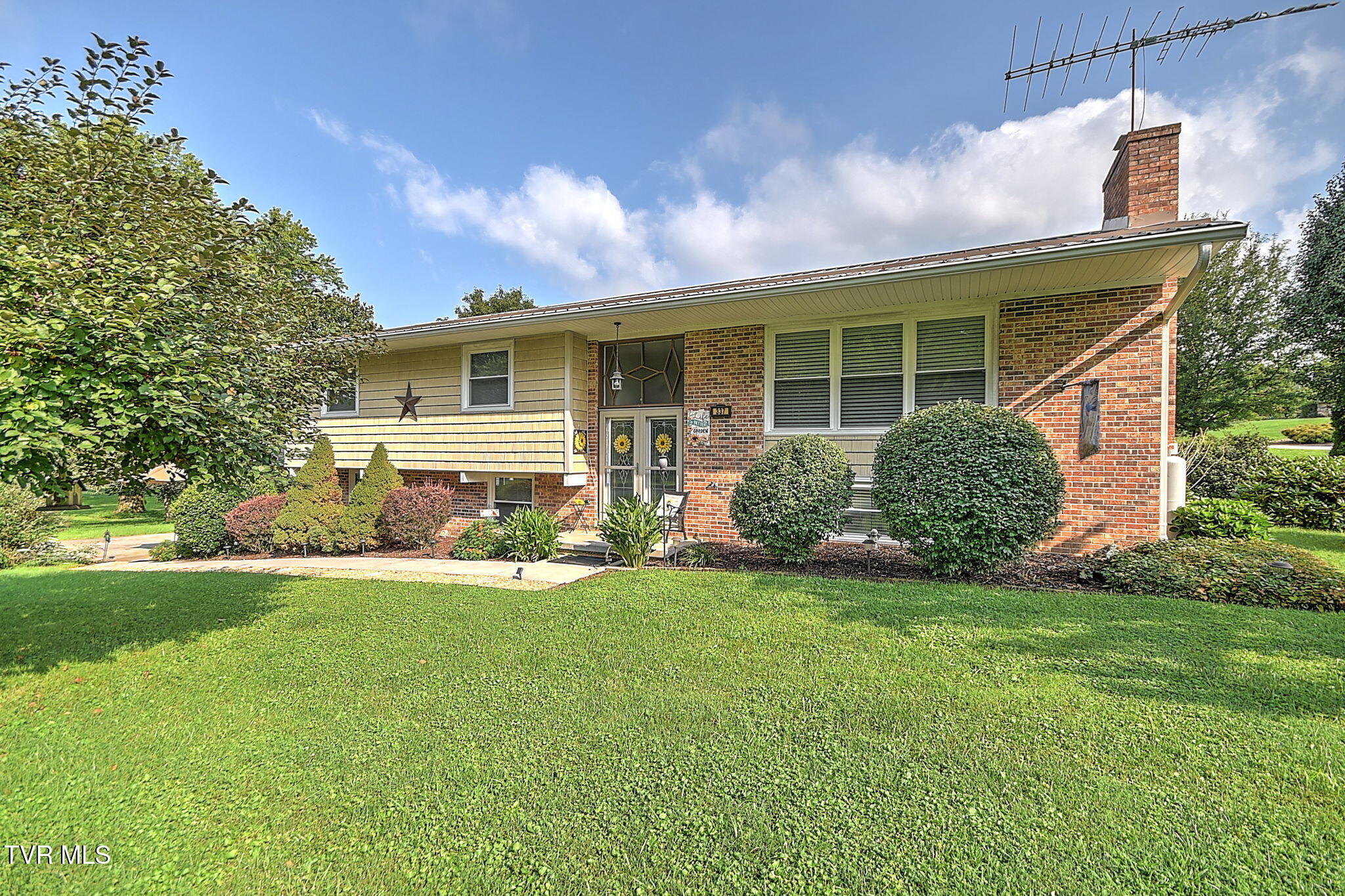 337 Montezuma Road Kingsport, TN 37664 - Photo 1 of 51 1-web-or-mls-337 Montezuma Pl DPB--4