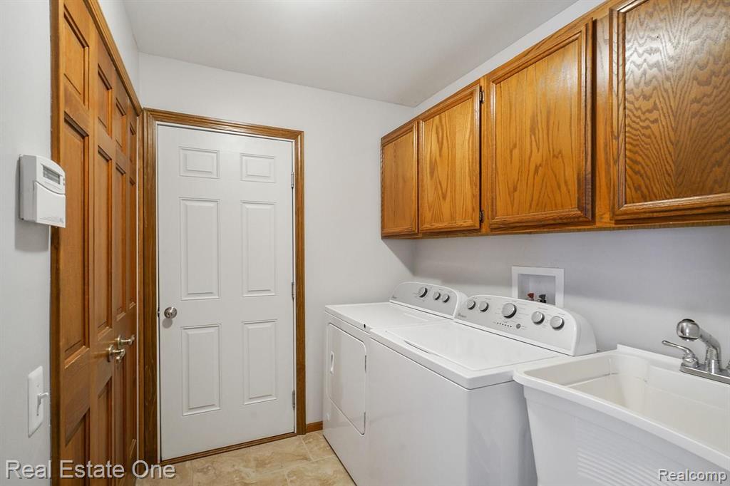 887 Woodridge Court Rochester, MI 48307 - Photo 31 of 39