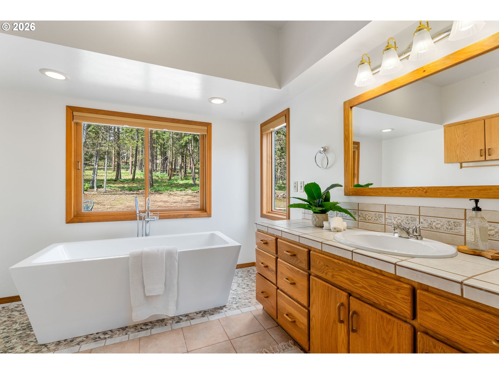 163 Goldenpine Goldendale, WA 98620 - Photo 22 of 43 a bathroom with a tub sink and mirror