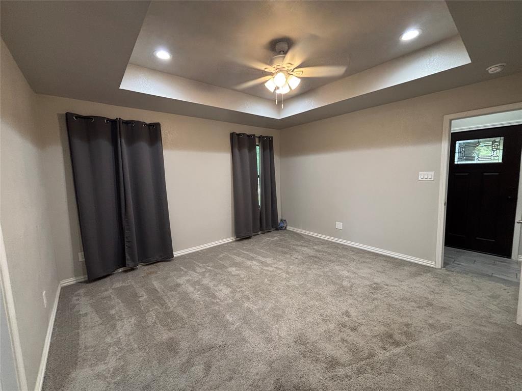 621 North Ave B Springtown, TX 76082 - Photo 10 of 26