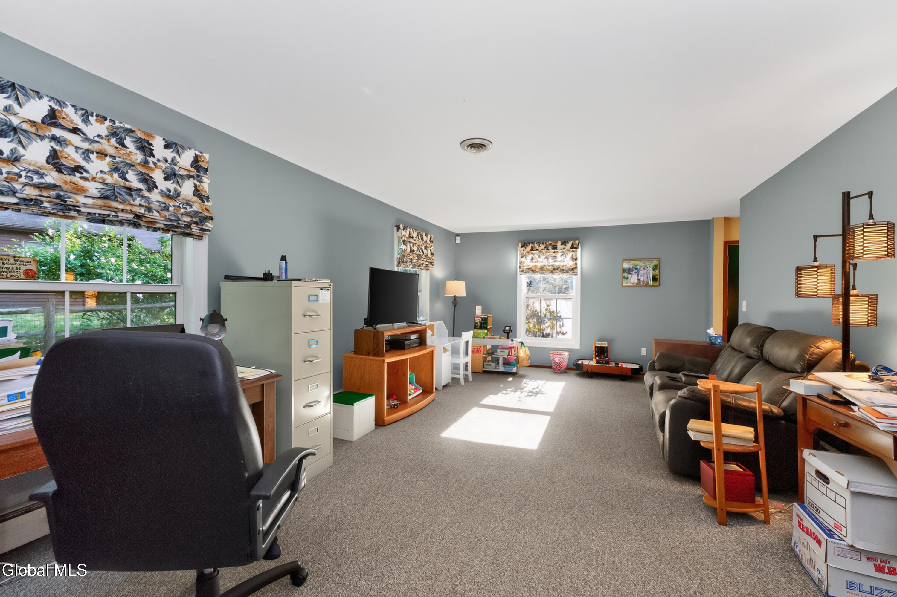 312 Ridgewood Circle Guilderland, NY 12203 - Photo 5 of 34 Great room