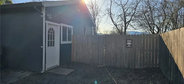 $1,200 | 9705 Main Street, Unit B, Upper Lake, CA 95485