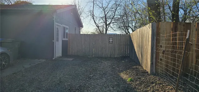 $1,200 | 9705 Main Street, Unit B, Upper Lake, CA 95485