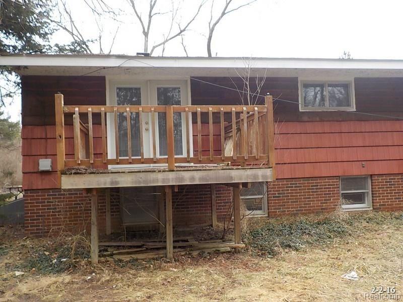 9340 Beecher Road Flushing, MI 48433 - Photo 3 of 18 DSCN1327.JPG
