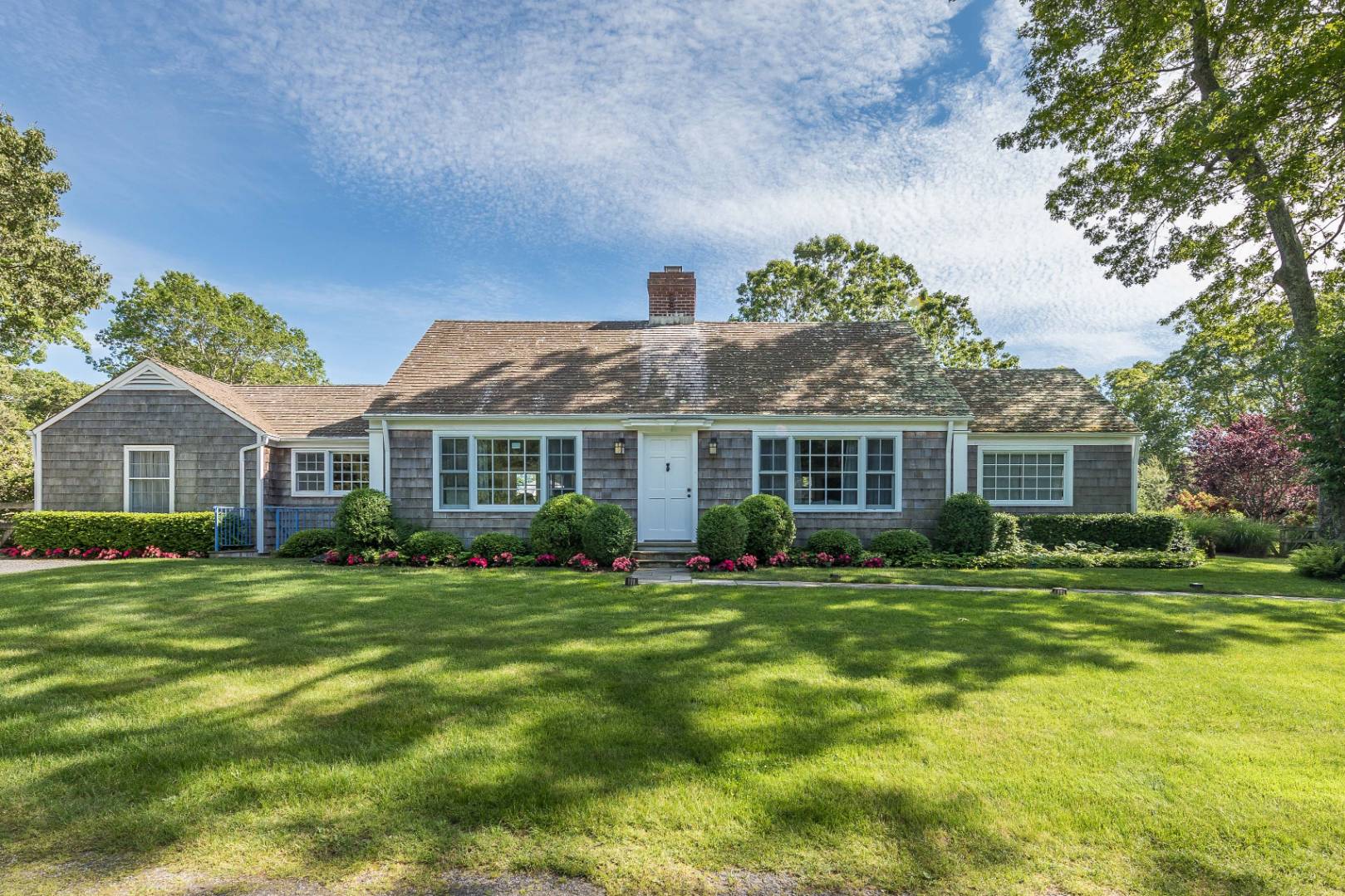 253 Georgica Road East Hampton, NY 11937 - Photo 2 of 19 a front view of a house with a garden