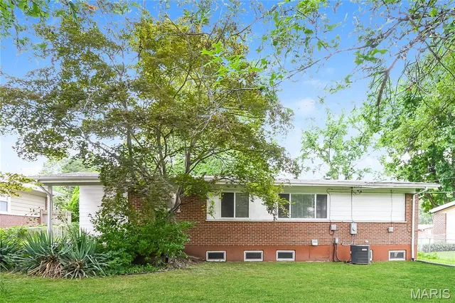 $1,765 | 1520 Arlington Drive, Florissant, MO 63033