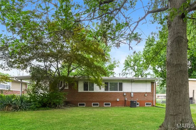 $1,765 | 1520 Arlington Drive, Florissant, MO 63033