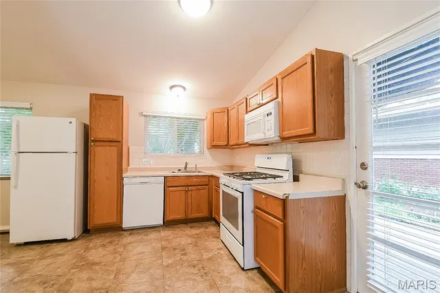 $1,765 | 1520 Arlington Drive, Florissant, MO 63033