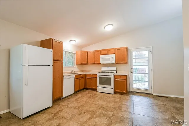 $1,765 | 1520 Arlington Drive, Florissant, MO 63033