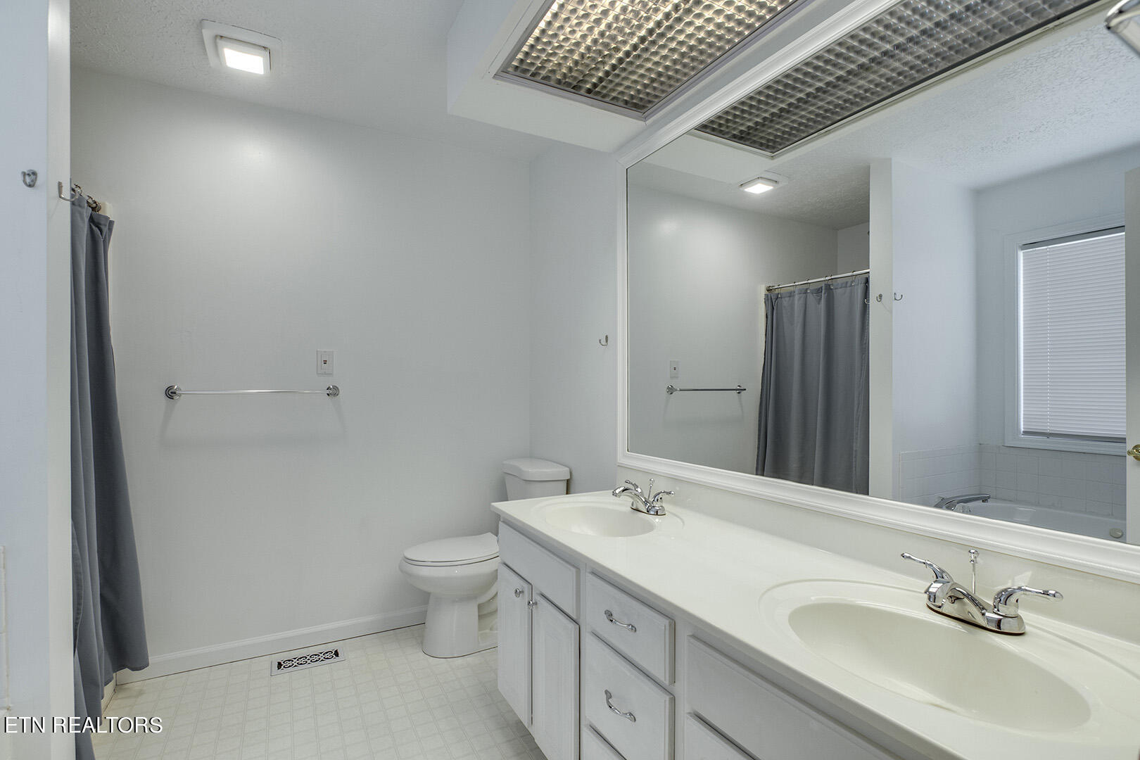 2903 Best Road Maryville, TN 37803 - Photo 24 of 34 24_2903 Best Road_MasterBath01