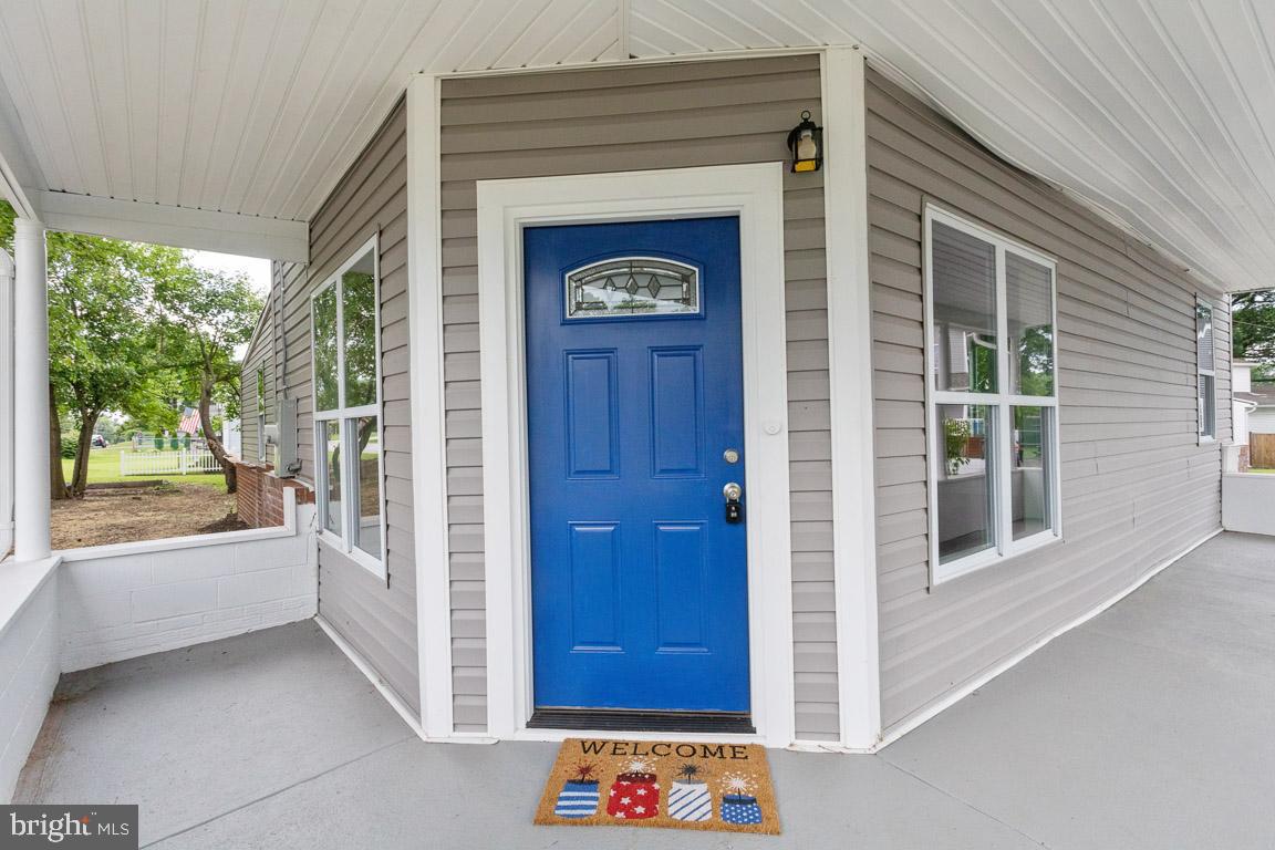 114 Riverside Road Baltimore, MD 21221 - Photo 29 of 33 front porch