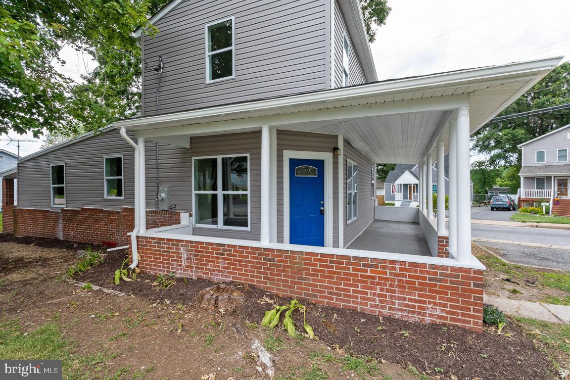 114 Riverside Road Baltimore, MD 21221 - Photo 4 of 33 front
