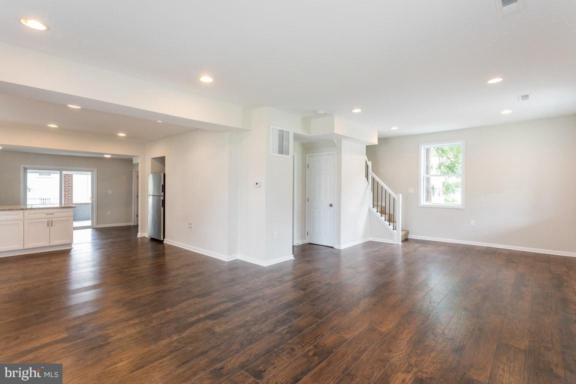 114 Riverside Road Baltimore, MD 21221 - Photo 5 of 33 LR
