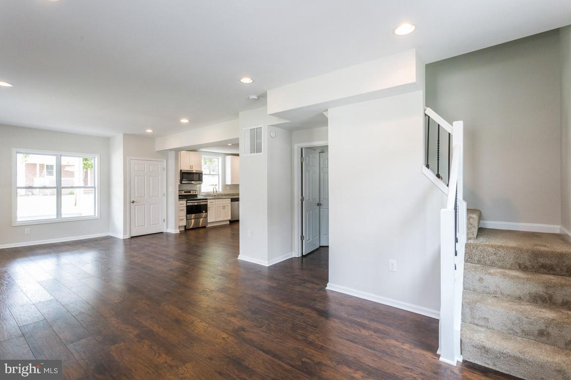 114 Riverside Road Baltimore, MD 21221 - Photo 8 of 33 LR