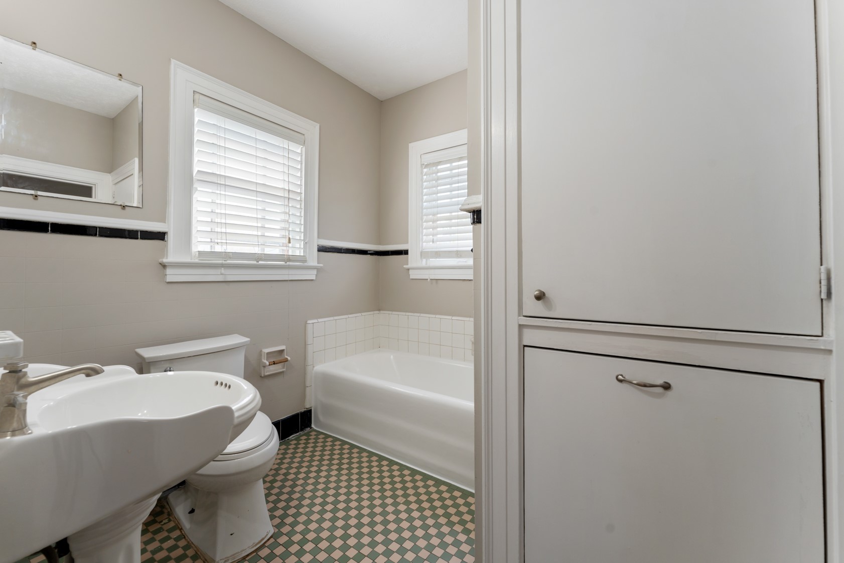 2624 Arbor Street Houston, TX 77004 - Photo 12 of 26 a bathroom with a sink toilet and shower