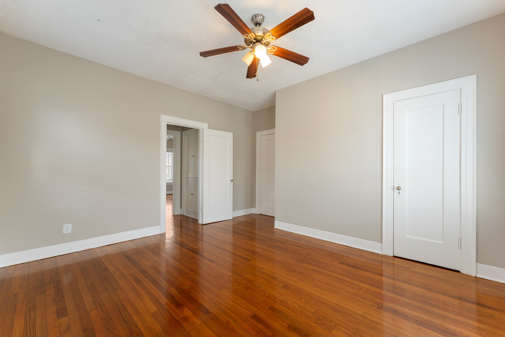 2624 Arbor Street Houston, TX 77004 - Photo 15 of 26 an empty room with wooden floor and a ceiling fan