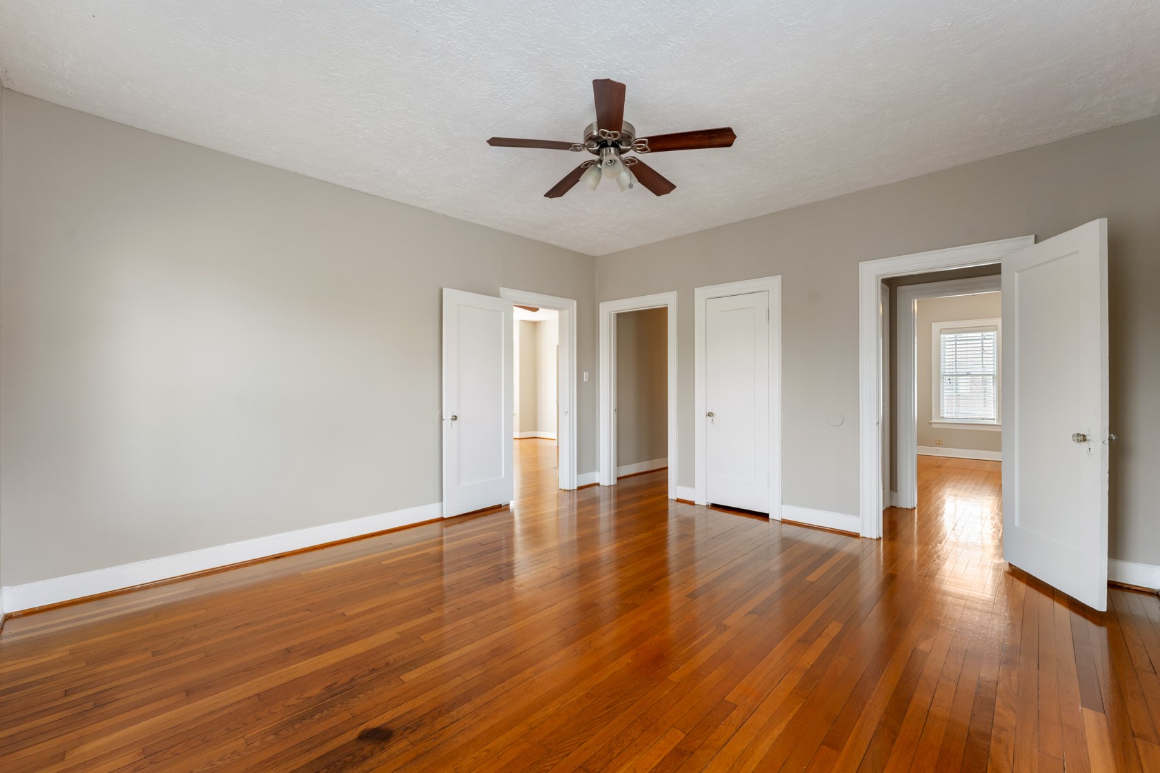 2624 Arbor Street Houston, TX 77004 - Photo 18 of 26 a view of an empty room and wooden floor